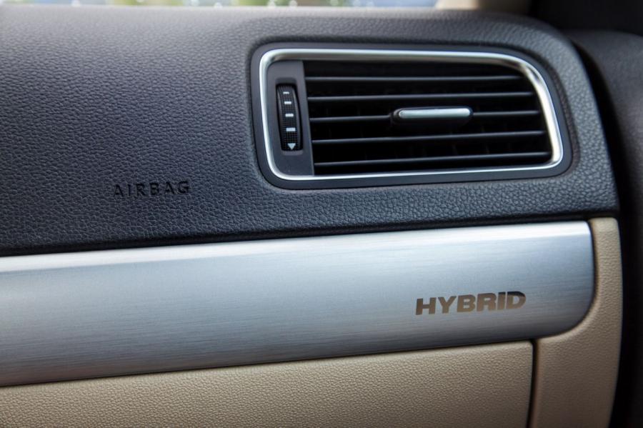  Volkswagen Jetta Hybrid 2012 года  (фото 45 из 133)